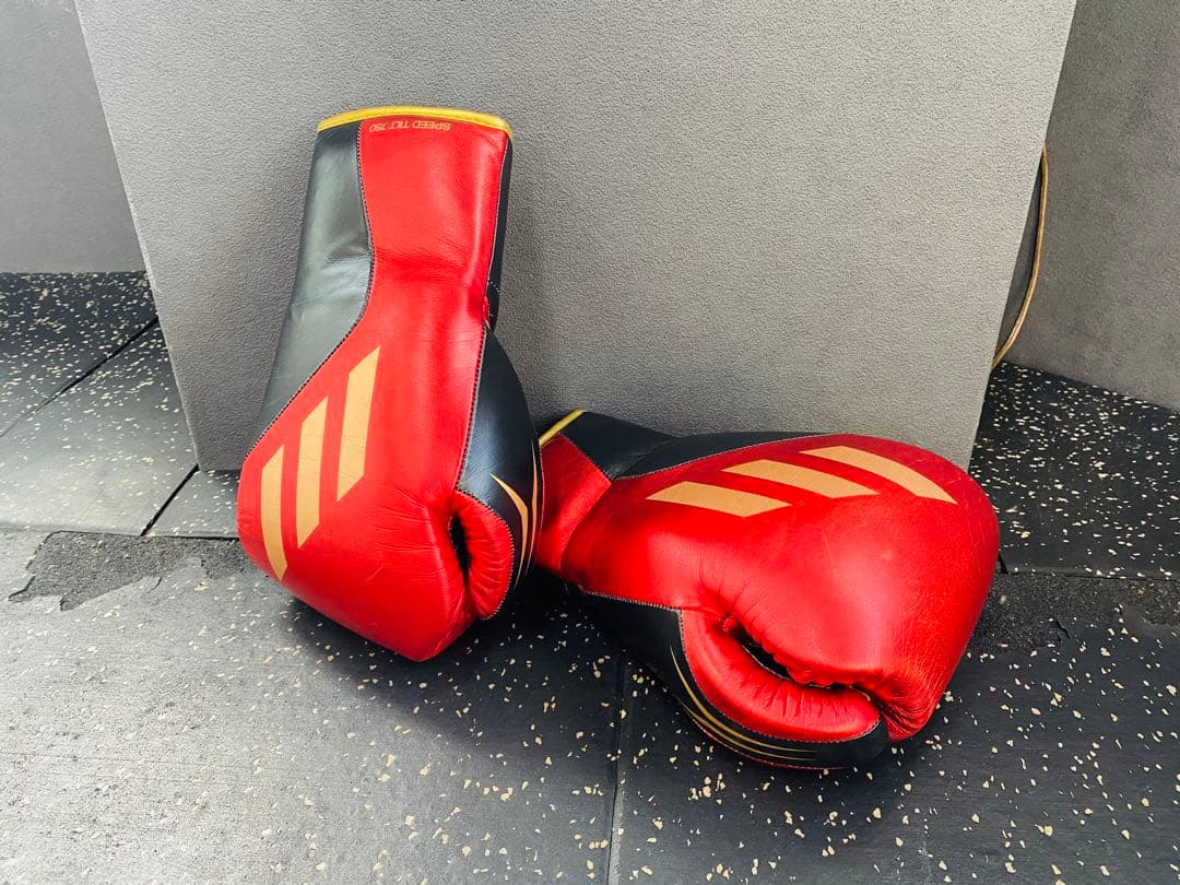 adidas SPEEDTILT 750 10オンス　ボクシンググローブ
