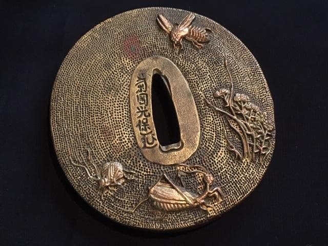 幕末名工「菊岡光保」秋草花虫図象嵌 銅魚子地 鍔　鐔