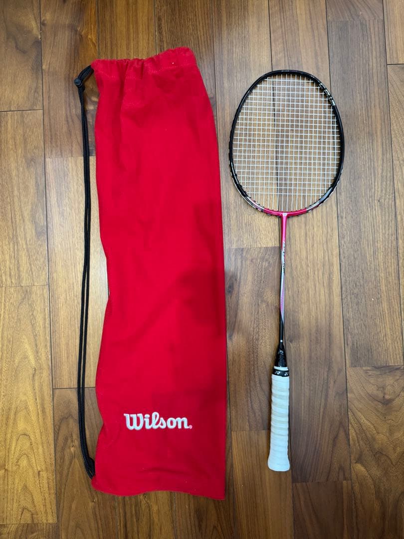 Wilson バドミントンラケット 黒とピンク