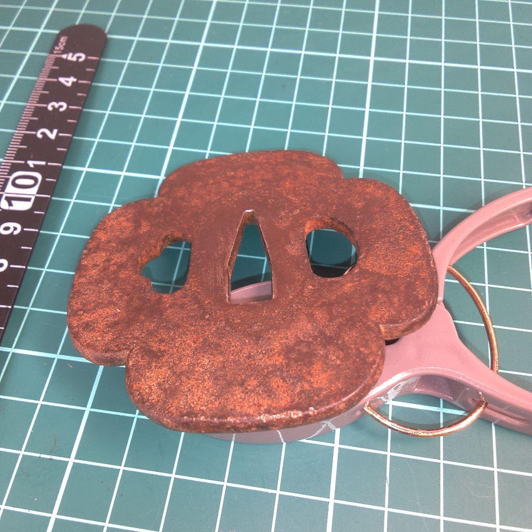 小物１ 花弁型 鉄製 鍔(つば) 錆色