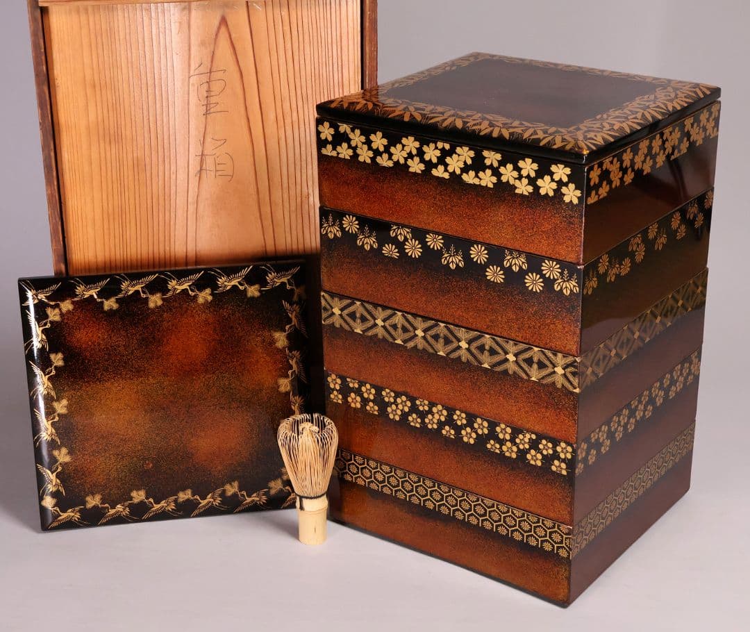 【MB207】時代漆芸 絵変金蒔絵 五段重箱 蓋二枚 小紋 梨地 内朱塗 天然木