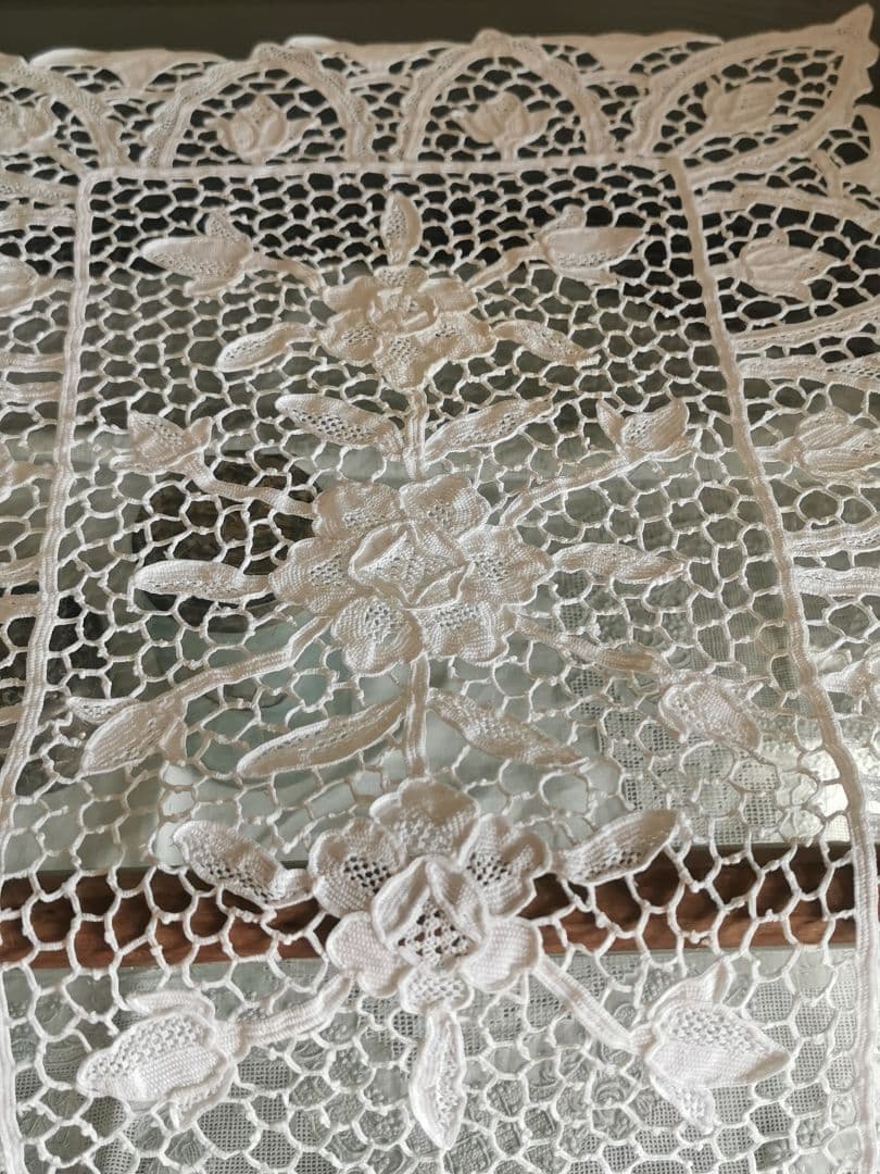 アンティーク イタリア ポワンドヴェニスローズ 薔薇と蕾 リネンレースランナー