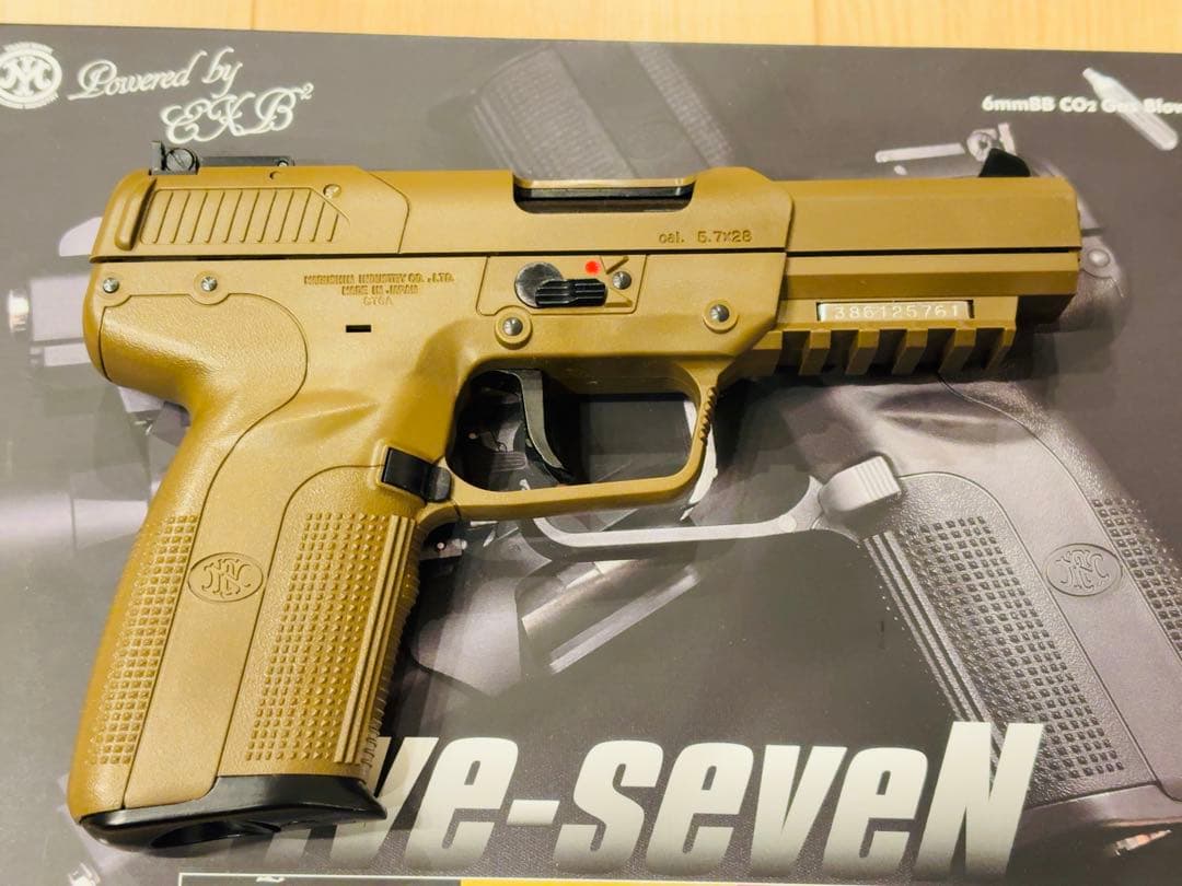 マルシン FN ファイブセブン CO2 ガスガン 予備マガジン2本、ボンベ付