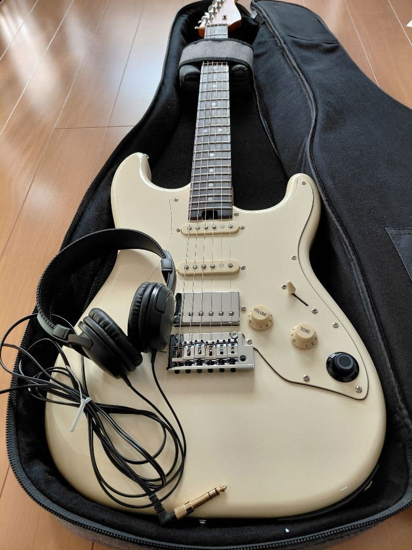 ヘッドホン付き　Mooer GTRS S800 アイボリーホワイト