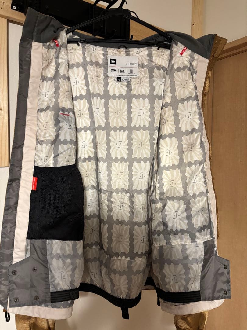 スノーボードウェア 686 シックスエイトシックス DOJO ジャケット　XL