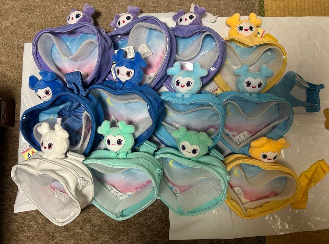 TWICE LOVELYS ぴょこきゅんボディバッグ　12個セット