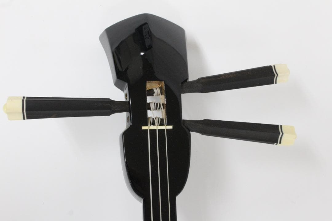 ▲沖縄三味線 和楽器 ハードケース付き 琉球 民謡