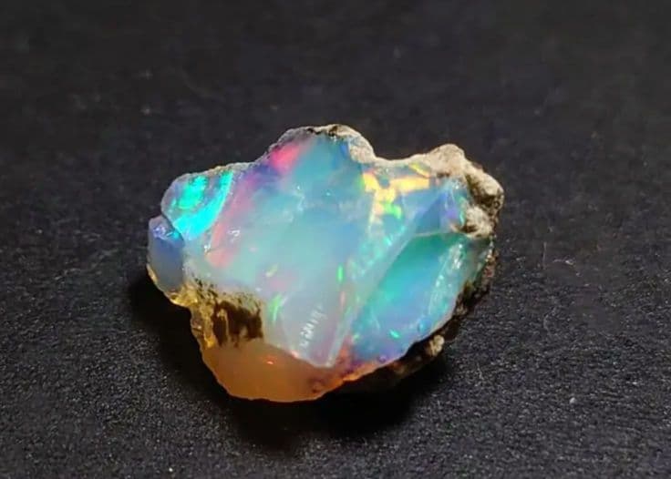 プレシャスオパール 原石 虹　ジュエリー　グレード　エチオピアウェロ産　鉱物標本