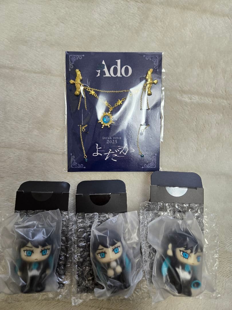 Adoドームツアー 2025 SS席特典ブローチ&どこでもadoフィギアセット