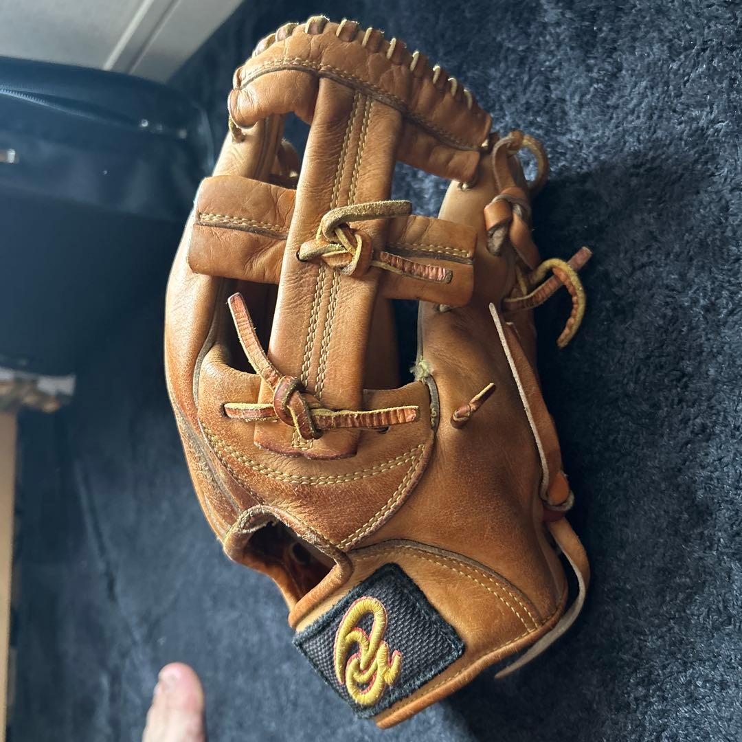 ドナイヤ硬式内野手用グローブ