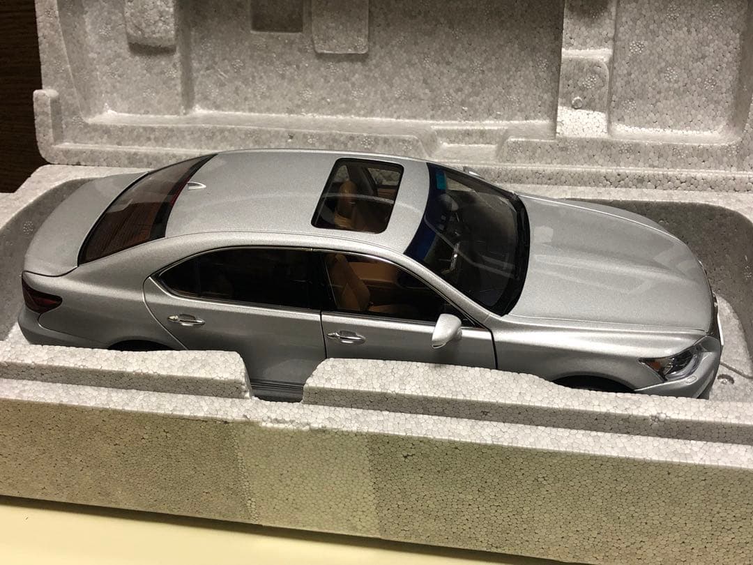 現状品 オートアート 1/18 レクサス LS600hL ソニックシルバー