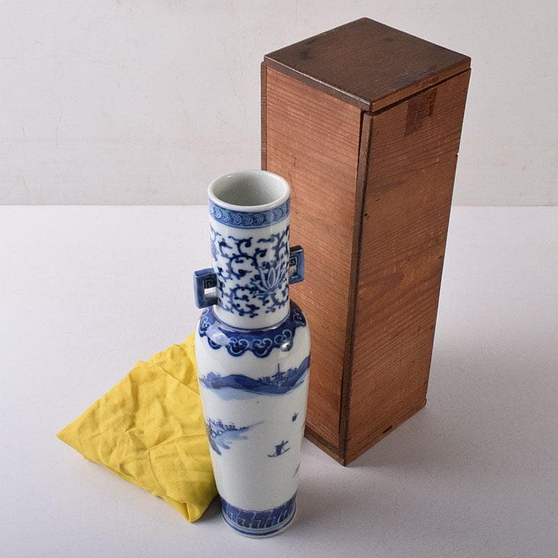 したん　中国　青花　花唐草山水文　双耳瓶　在銘　時代箱　V　R8594