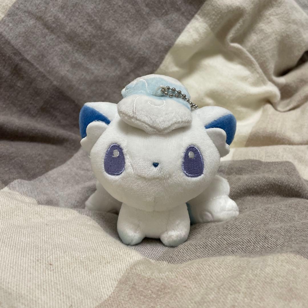 ポケモンセンター限定　アローラロコン　もっちりマスコット　ポケモンドールズ