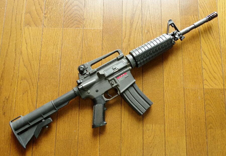 東京マルイ コルト M4A1カービン 300連射マガジン付き