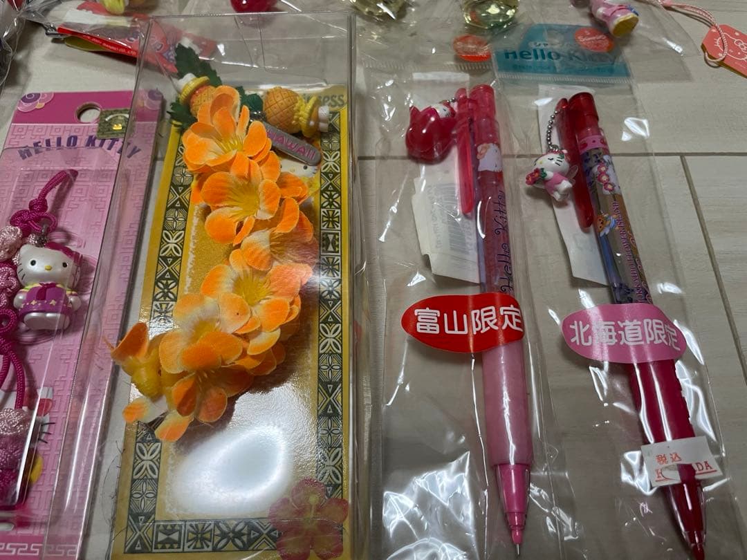 新品希少 サンリオ ご当地ハローキティ ハワイ 韓国 アゲハ蝶 根付けストラップ