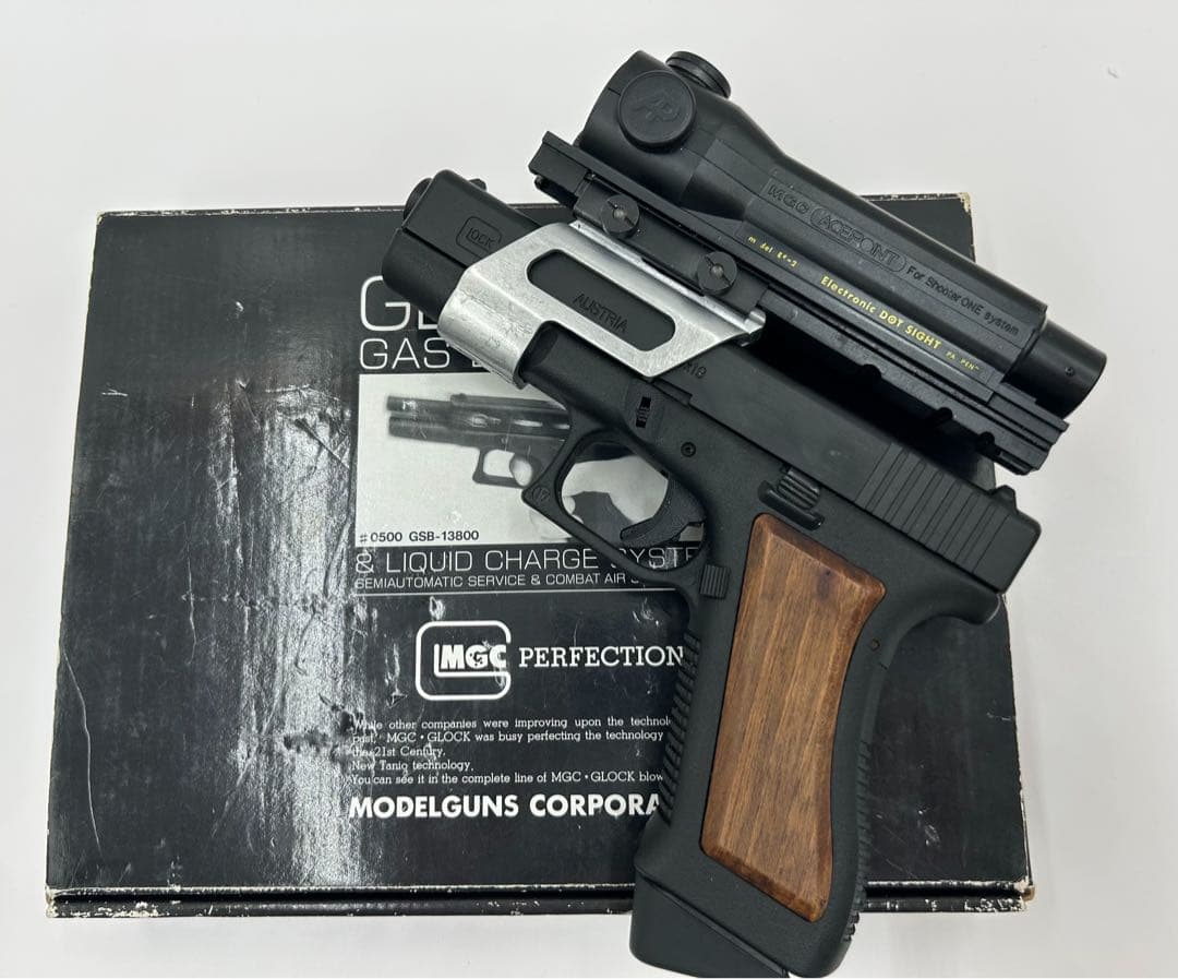 【不朽名作 】 MGCグロック17(ガスブローバック)とスコープ付カスタムセット