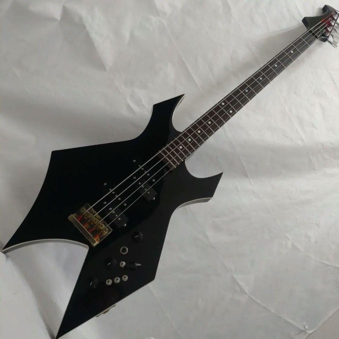 個性派ベーシストにワーロックベース！