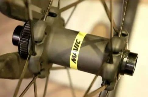 キシリウムエリート UST DISC チューブレス ホイールセット