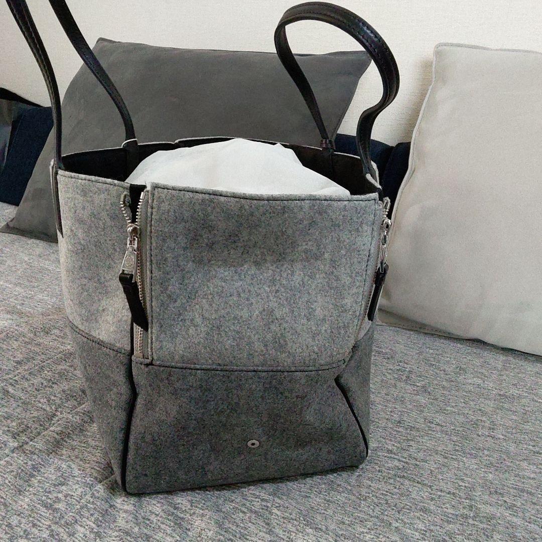 トリバーチ　小型犬用キャリーバック