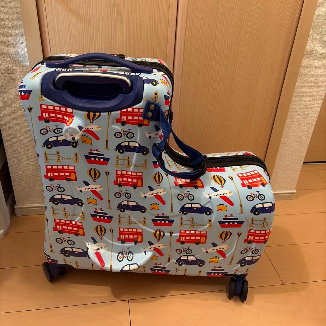 子供が乗れる　デザインキャリーケース