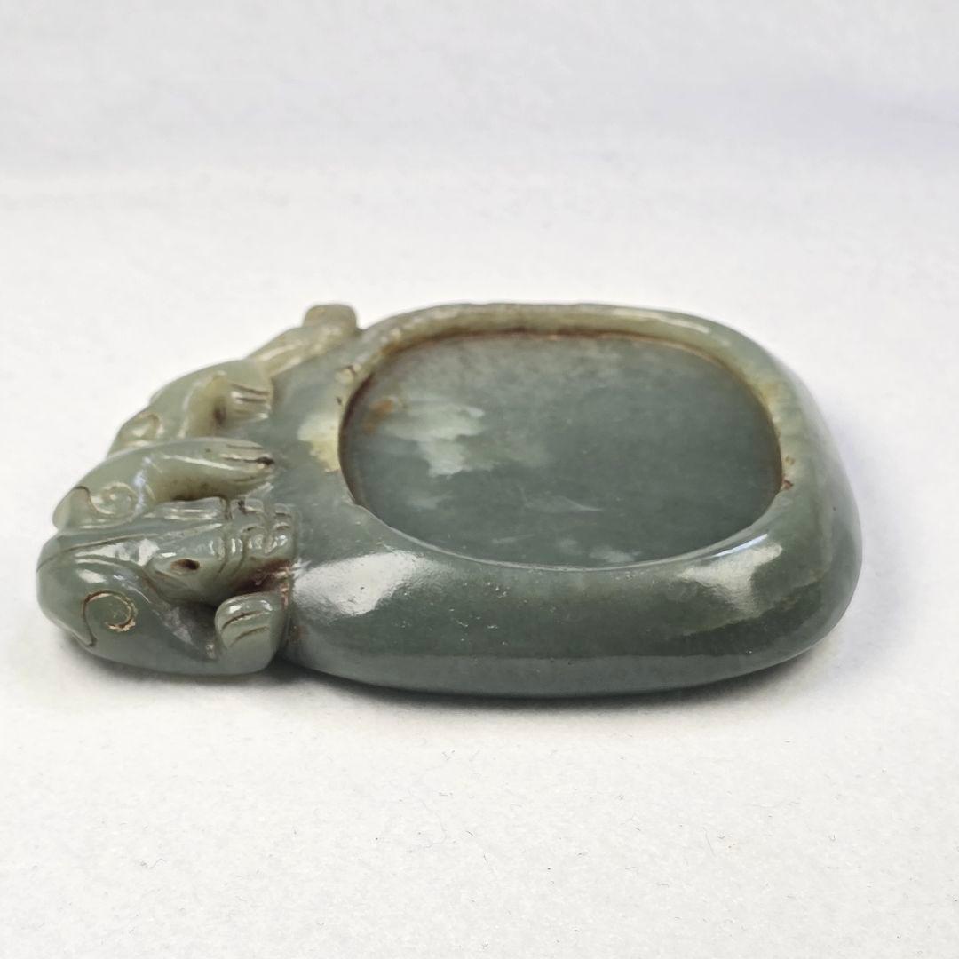 古文房具 本物和田玉 原石 手彫 清代 蟠螭出郭紋 筆添 玉硯 置物 文鎮