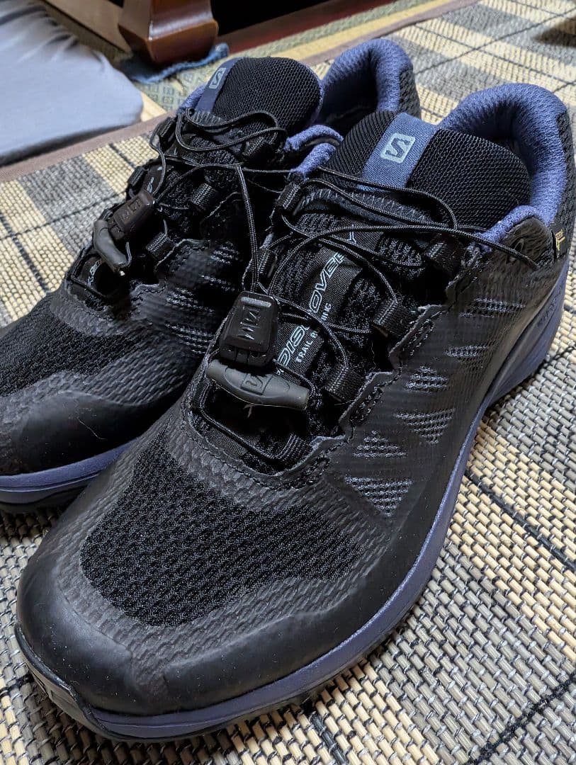 Salomon ランニングシューズ ブラック／ネイビー 23センチ