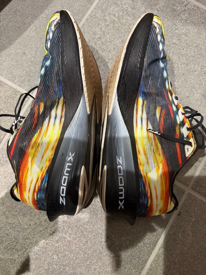 ナイキヴェイパーフライ4美品27.5センチ