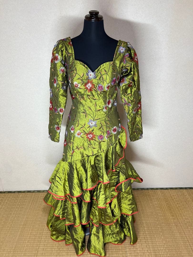 フラメンコドレス 緑色 花柄刺繍　アトリエ貴美恵