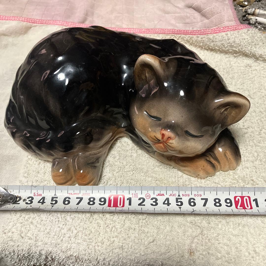 陶器 寝ている猫 置物 約20cm