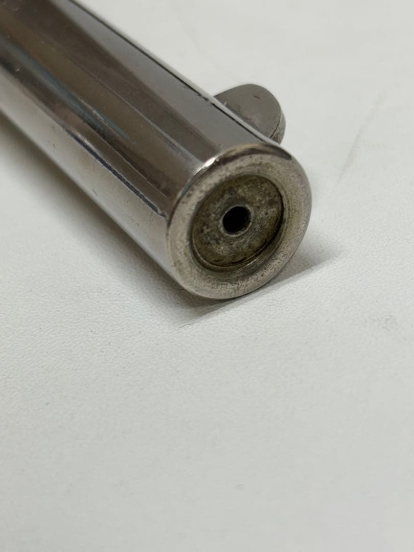 メタル製リボルバー アイボリー風グリップ　激鉄ワレあり