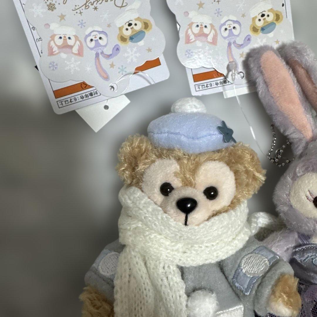 ダッフィーフレンズ　ダンシングスノーフレークス　ぬいぐるみバッジ