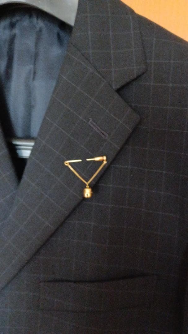 【特注一点モノ】三菱マテリアル K18金製の鈴 ピンブローチ 桐箱付