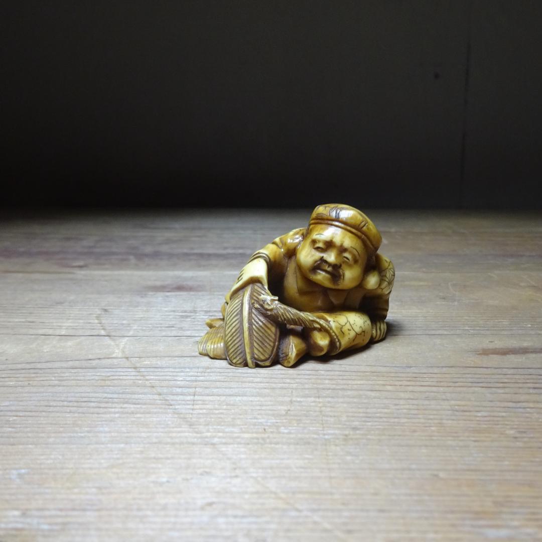 d*7様 根付　大黒様と鼠　ネズミ　時代　提げ物 　煙草入れ　玉　文　？