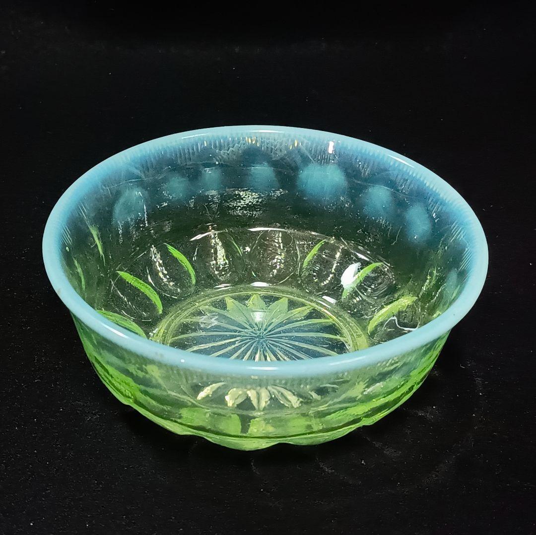 【希少】ウランガラス　乳白色　ガラスボウル　3枚　明治ガラス　大正ガラス