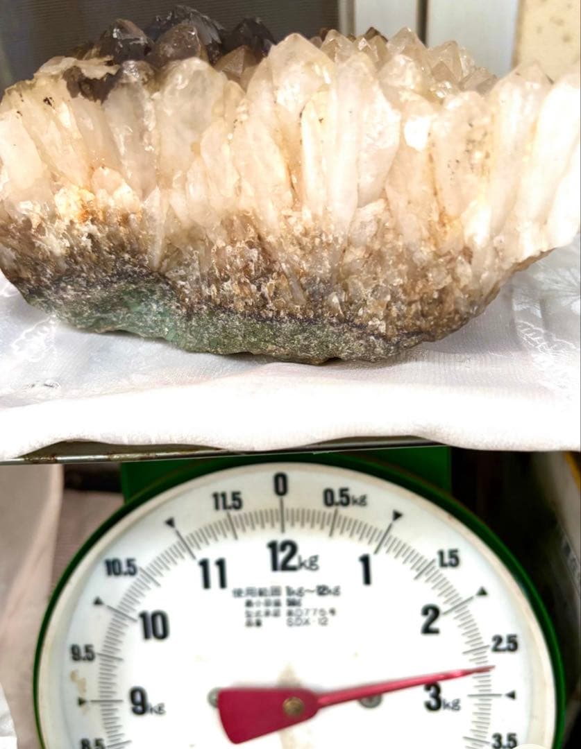 水晶のクラスター★天然石★ (ルチル・モリオン・リアクォーツの混在クラスター)