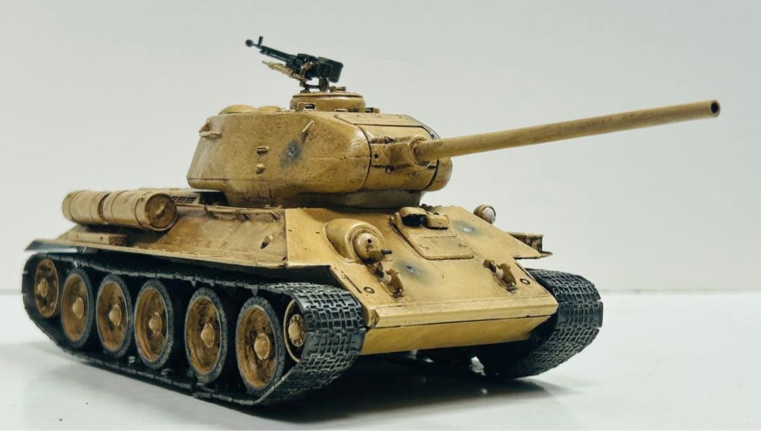 タミヤ　1/35 T-34-85 完成品　エジプト　戦車　模型　プラモデル