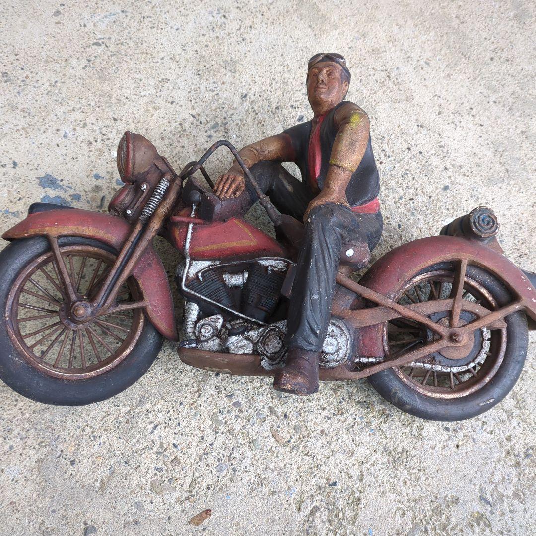 ハーレーダビッドソン　レトロ　一人旅　荒野