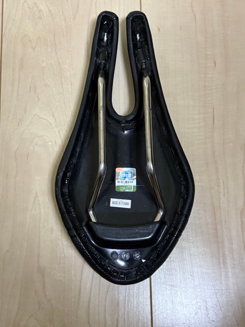 ism PL1.0 ロードバイクサドル