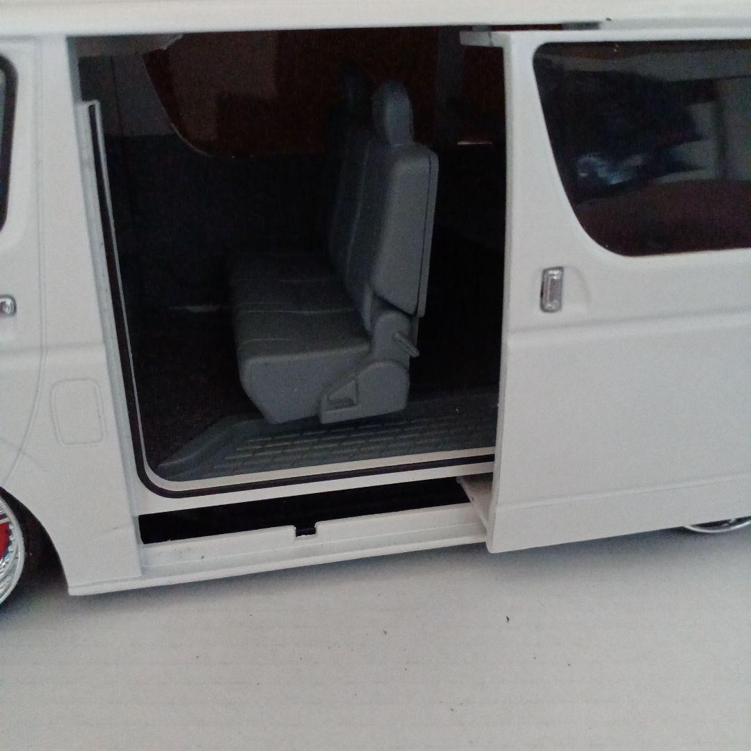 DISMハイエース200 1/24カスタムミニカー
