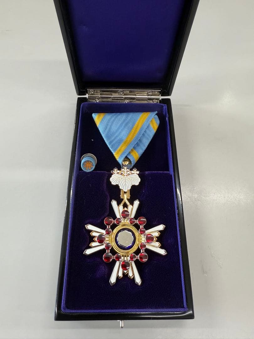 【極美品!】瑞宝双光章（勲五等瑞宝章）新制度後交付タイプ 新型 勲章 褒章