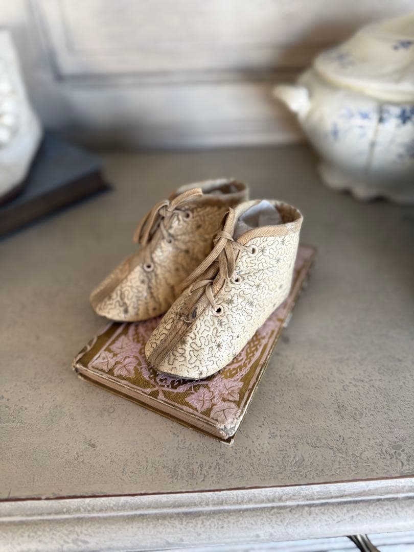 フランスアンティーク総刺繍ベビーシューズ クリーム色