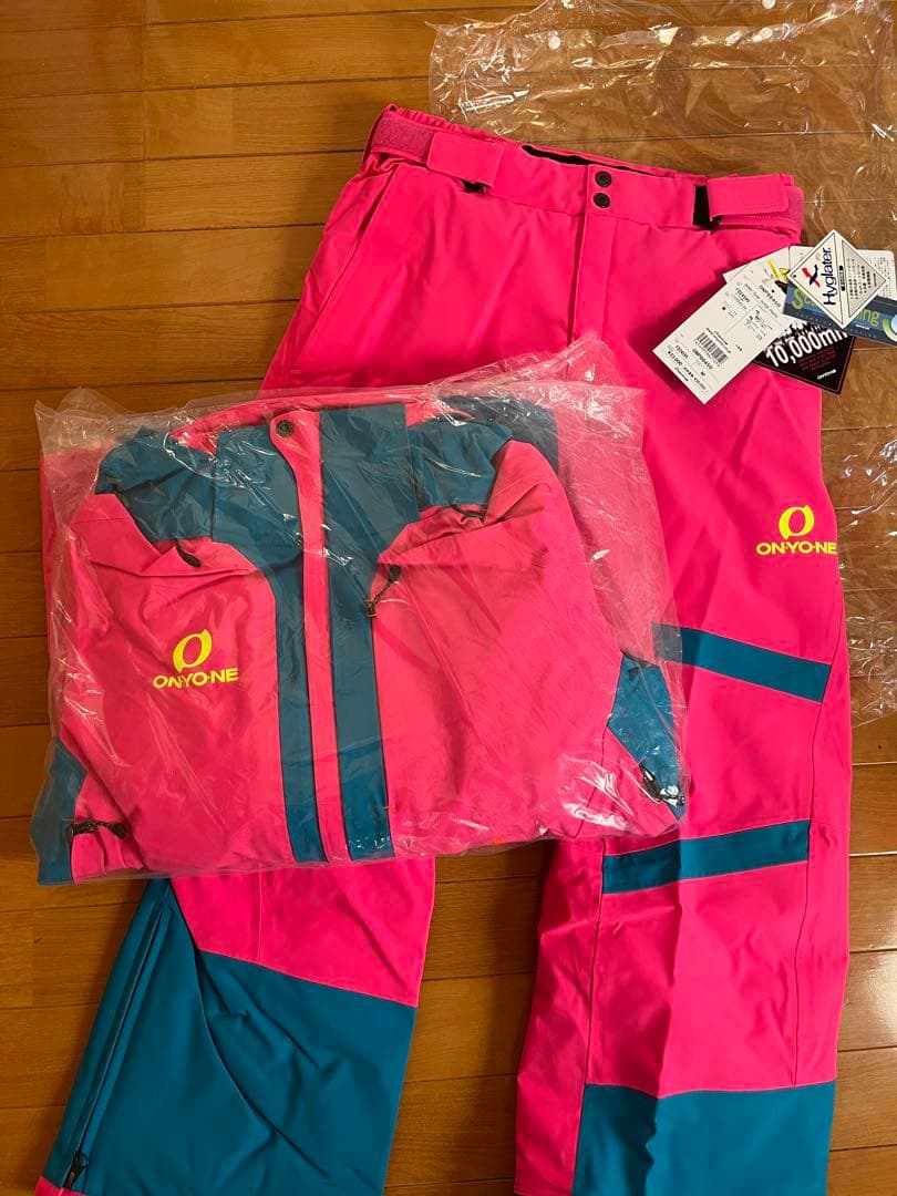 新品【ONYONE】 スキーウェアセット ピンク/ターコイズ