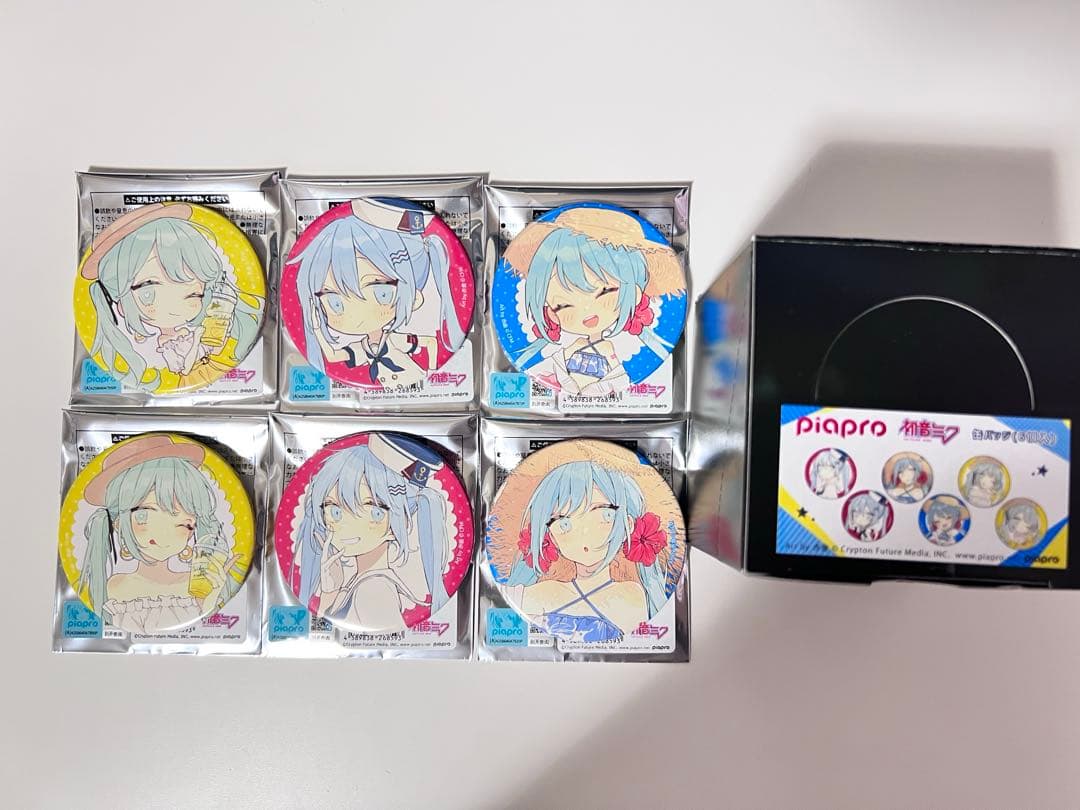 初音ミク 赤倉 缶バッジ グラフアート展