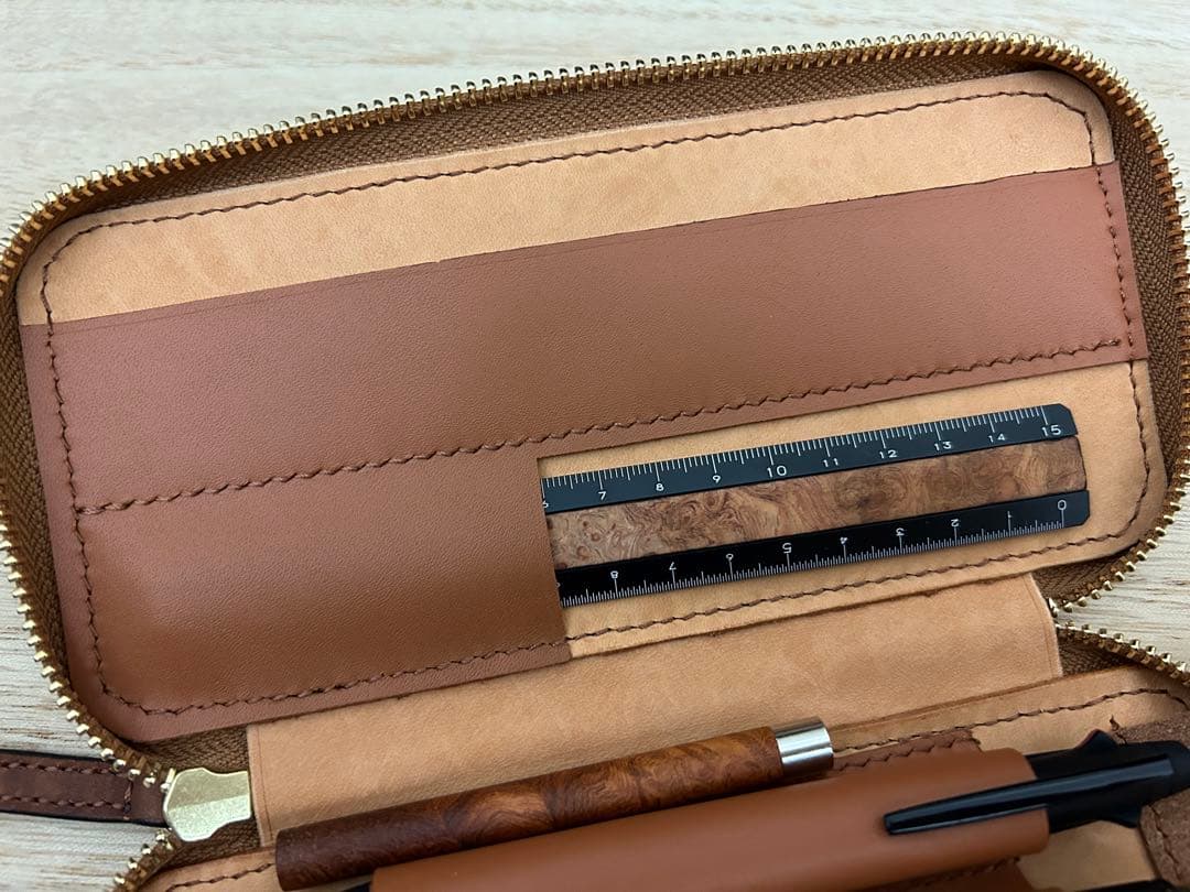 4本挿　ラウンドジップペンケース　ヌメ革　本革　バハギア　似