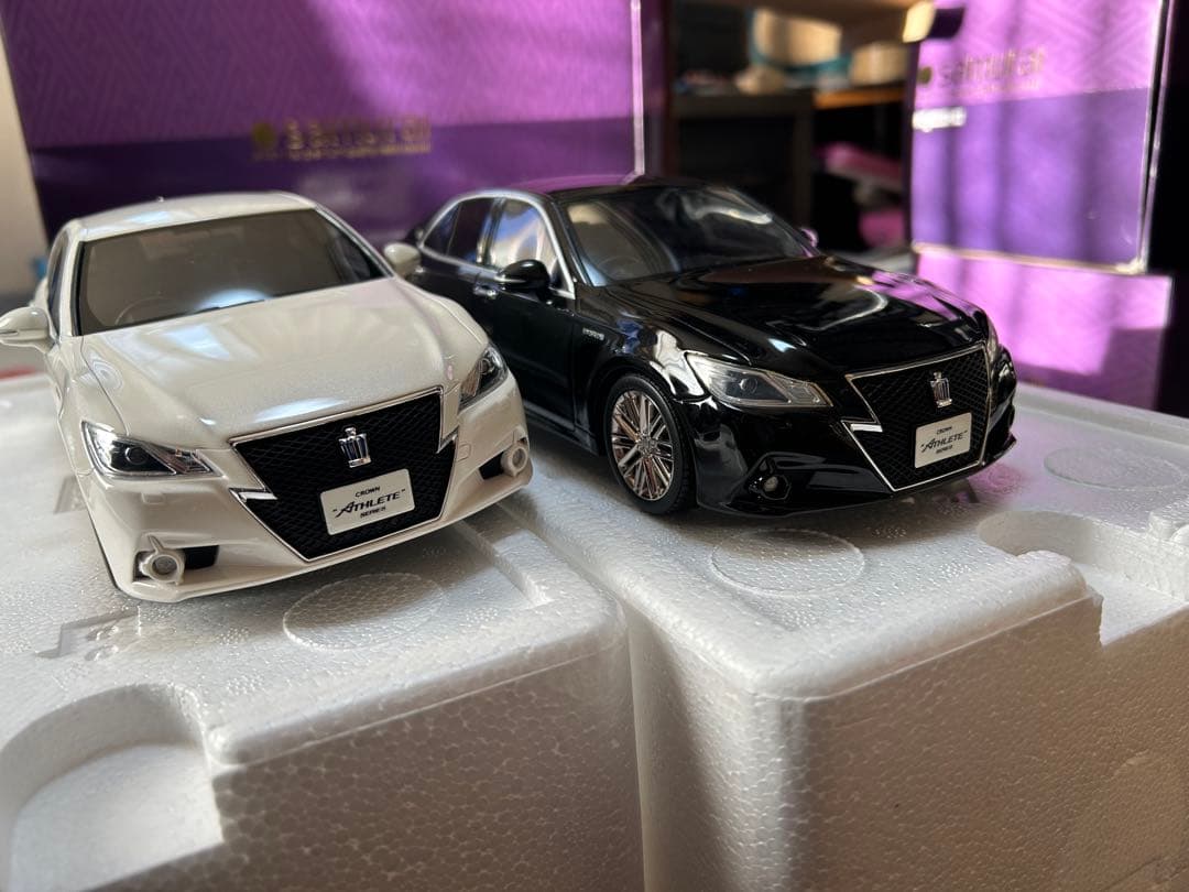 KYOSHO samurai クラウンアスリート G ハイブリッド 1/18×2