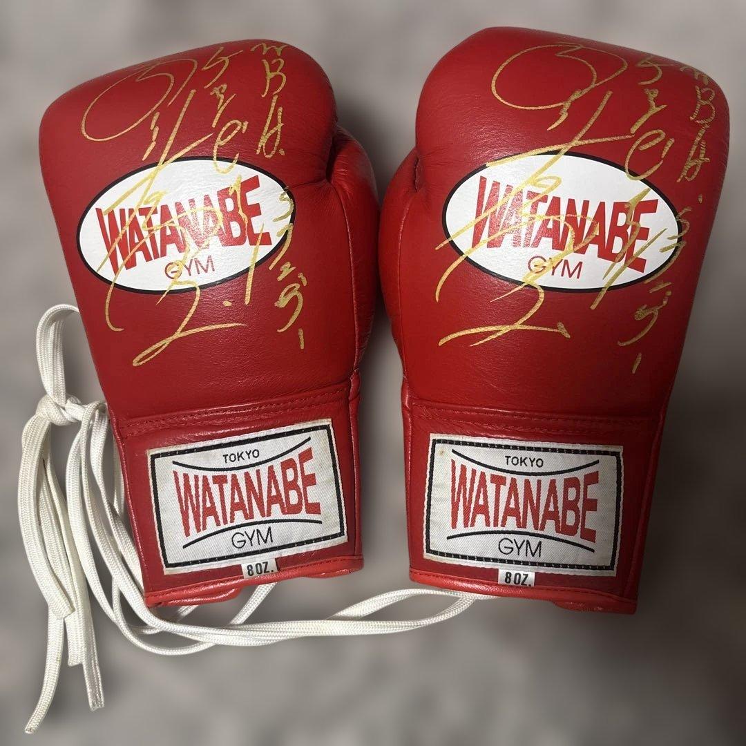 内山高志　サイン入りボクシンググローブ