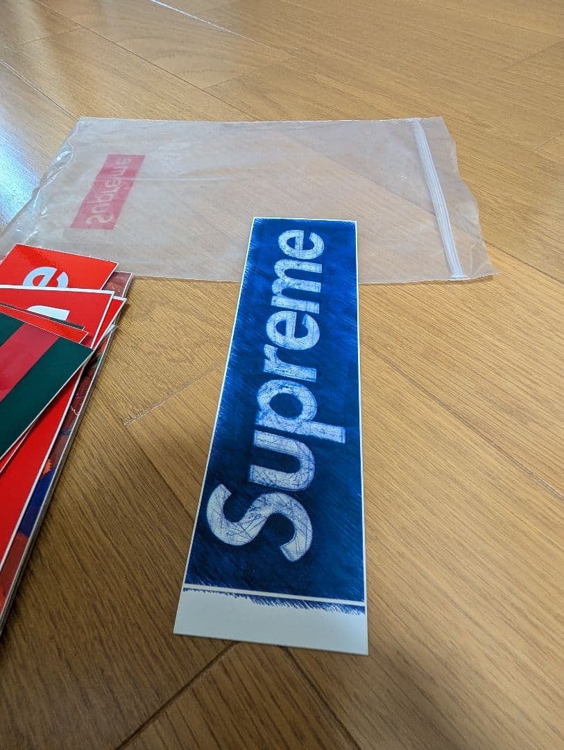 Supreme kaws chalk　ボックスロゴステッカー