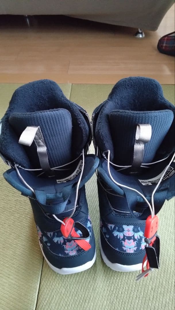 MINT ネイビー/フラワー スノーボードブーツ 女性用