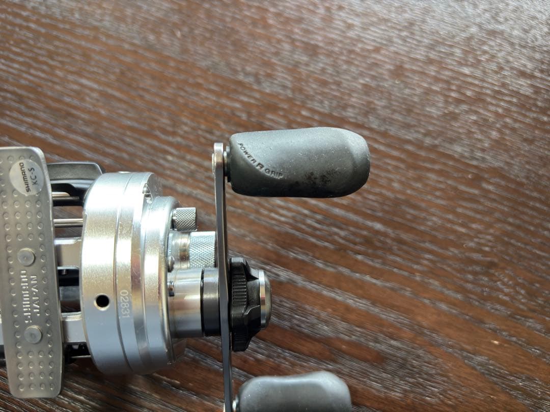 シマノ　12カルカッタ100右ハンドル　02831 (カスタム無し)箱無し