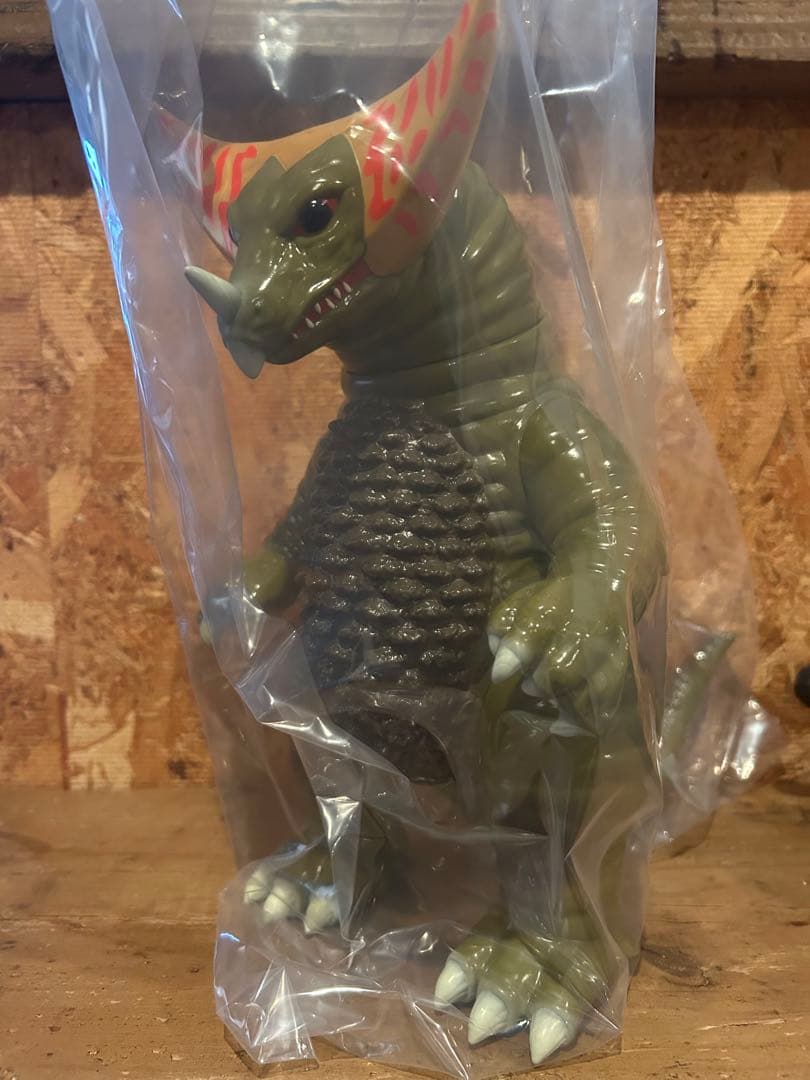 安楽安作　ゴモラ　ソフビ